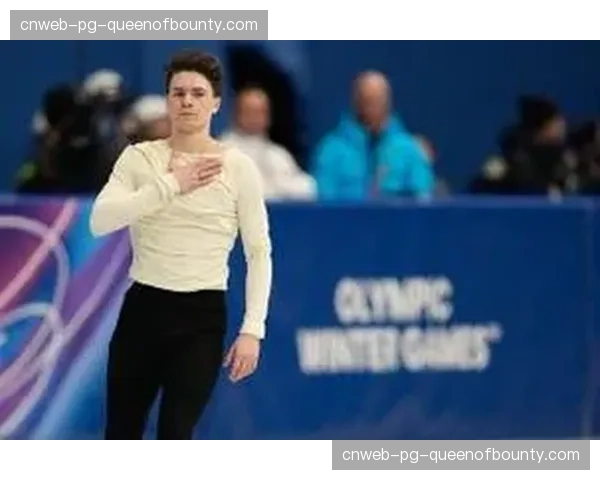 美国花滑选手瑙莫夫等分区亲吻儿时合影，带三人心愿滑出赛季最佳