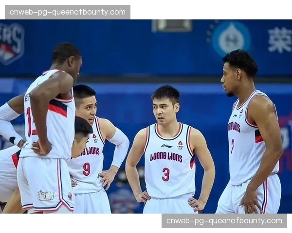 广州龙狮新援德翁特·伯顿正式抵达投入训练，补强锋线冲击季后赛资格