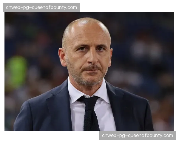 法兰克福体育总监克罗舍谈夏窗计划:重点是留住核心框架 法兰克福体育总监克罗舍谈夏窗计划:重点是留住核心框架