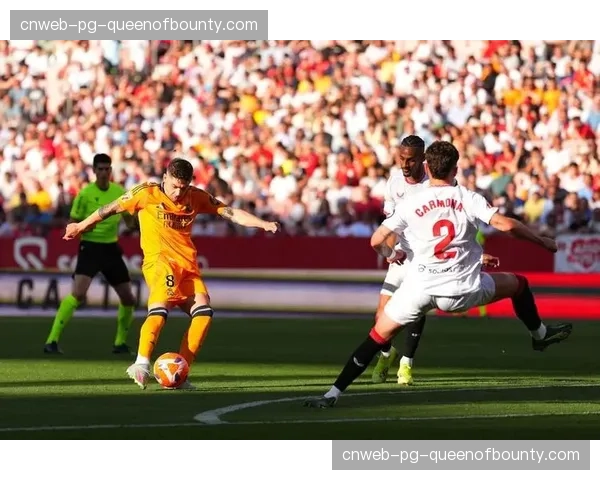 伤病更新:塞维利亚主力右后卫恢复有球训练,有望周末复出。 伤病更新:塞维利亚主力右后卫恢复有球训练,有望周末复出。