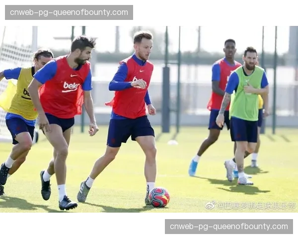 欧战归来,塞维利亚全队进行恢复性训练,备战周末联赛 欧战归来,塞维利亚全队进行恢复性训练,备战周末联赛
