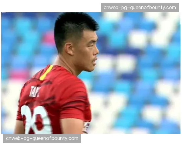 【2026年4月中超联赛·人物·特写人物特写:长春亚泰老将谭龙,依然是本土前锋中抢点效率最高的“传中目标”